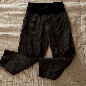 Prana cropped lightweight pants. Grey with black waistband.